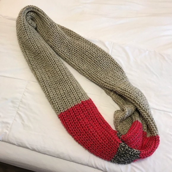 Roots Colour-Block Chunky Knit Infinity Scarf - Picture 6 of 12